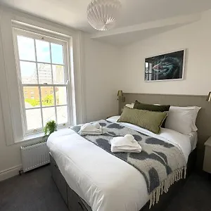 https://central-apartments-queens-lofts.belfasthotelsireland.com